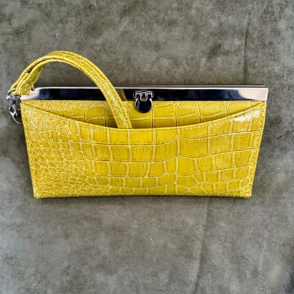 FAUX CROC Chartreuse Clutch Wallet w/ Wristlet Strap Multi-Compartments w/ Zip - Picture 12 of 16
